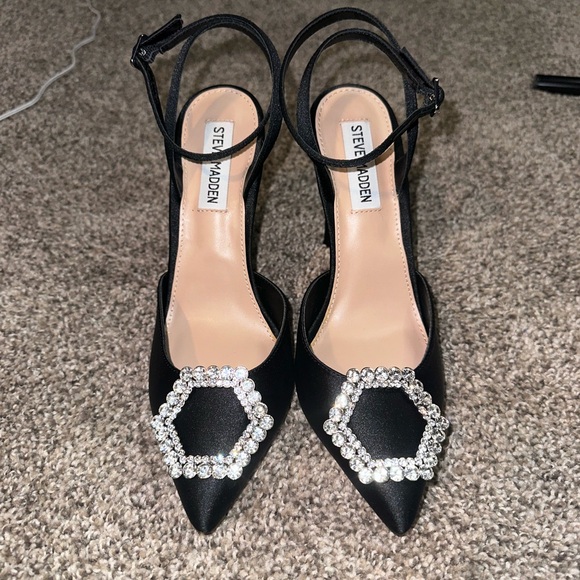 Steve Madden Black Satin Pumps w/ Jewel Toe - Picture 4 of 8